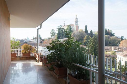 Penthouse Udine, Udine ilçesinde