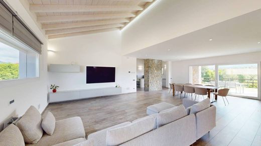 Villa in Viggiù, Provincia di Varese