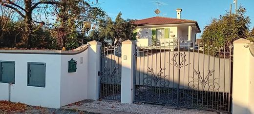 Villa in Orzinuovi, Provincia di Brescia