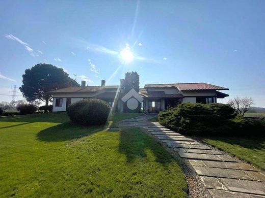 Villa in Oleggio, Provincia di Novara