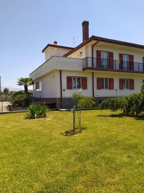 Villa Pontecagnano, Salerno ilçesinde