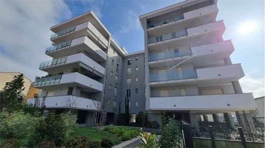 Apartment / Etagenwohnung in Bra, Provincia di Cuneo