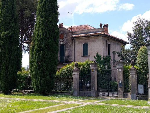 Villa Costa Masnaga, Lecco ilçesinde