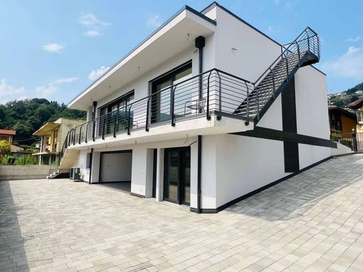 Villa in Lavena Ponte Tresa, Provincia di Varese