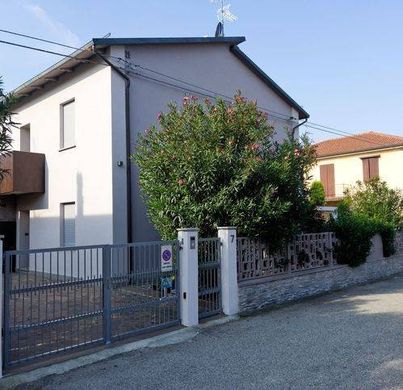 Villa in Castel San Pietro Terme, Bologna