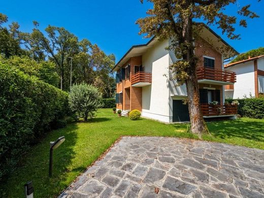 Villa in Massa, Provincia di Massa-Carrara