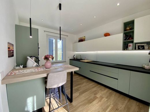 Βίλα σε Alba, Provincia di Cuneo