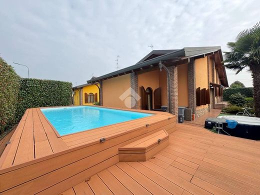 Villa in Cameri, Provincia di Novara