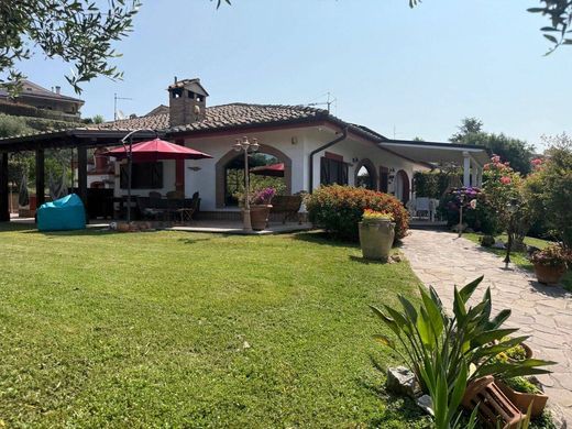 Villa in Castelnuovo di Porto, Rome