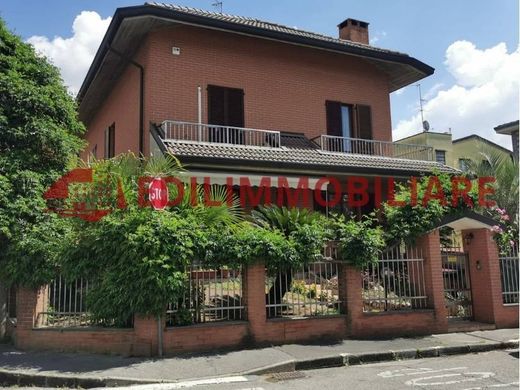 Villa in Novate Milanese, Milan