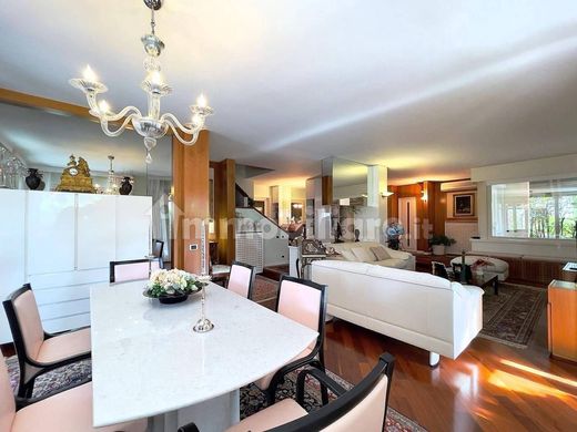 Villa a Montegranaro, Fermo