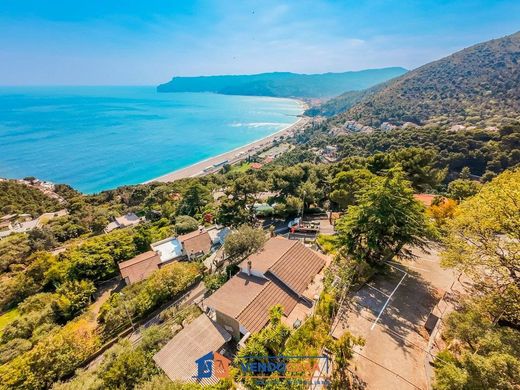 Вилла, Bergeggi, Provincia di Savona