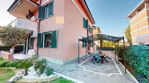 别墅  San Giuliano Milanese, 米兰省