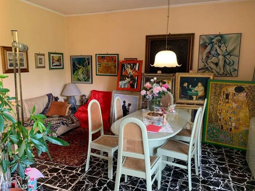 Villa in Massa, Provincia di Massa-Carrara