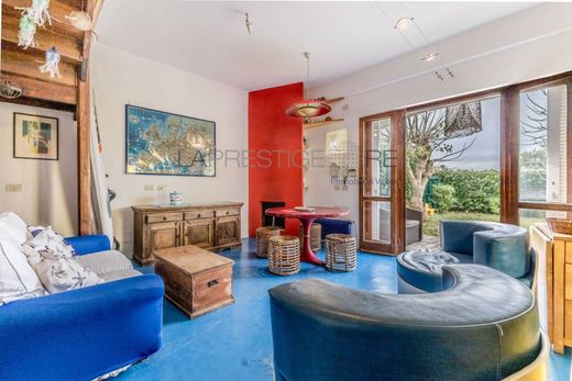 Villa - Ladispoli, Roma