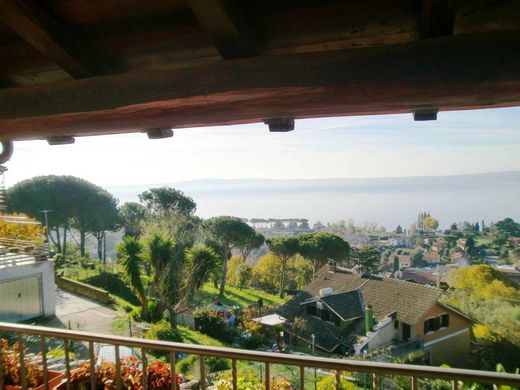 Villa in Trevignano Romano, Rome