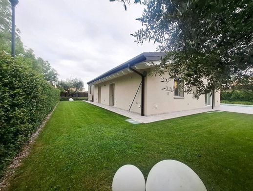 Villa in Lonato, Provincia di Brescia