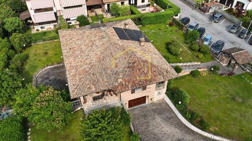 Villa in Giussago, Provincia di Pavia