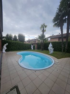 Villa in San Giuliano Milanese, Milan