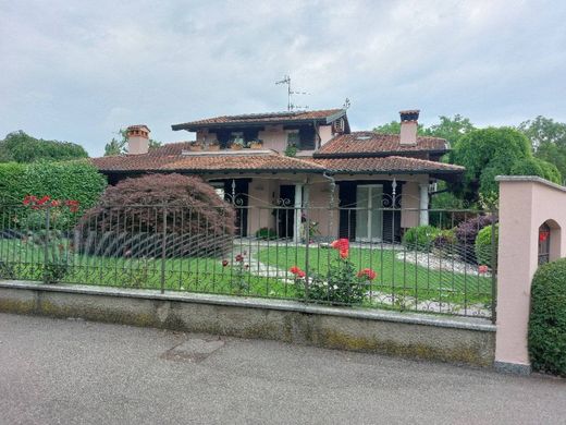 Villa a Brebbia, Varese