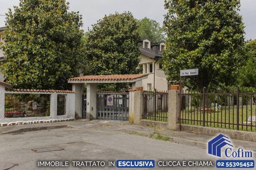 Villa in Peschiera Borromeo, Milan