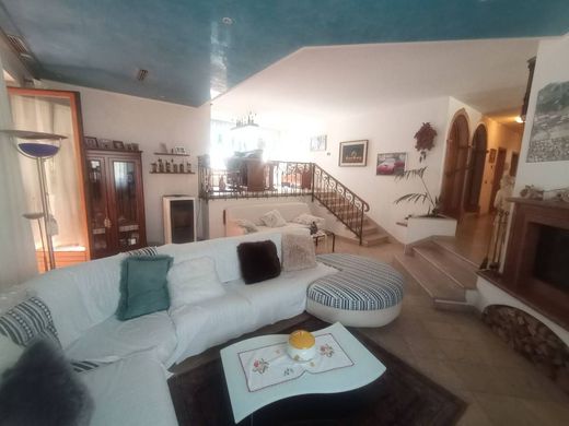 Villa - Mezzocorona, Provincia autonoma di Trento