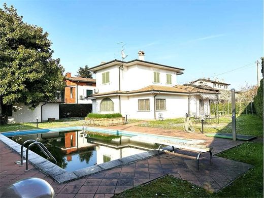 Villa Cassano d'Adda, Milano ilçesinde