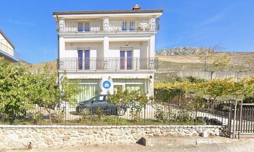 Luxury home in Marsicovetere, Provincia di Potenza