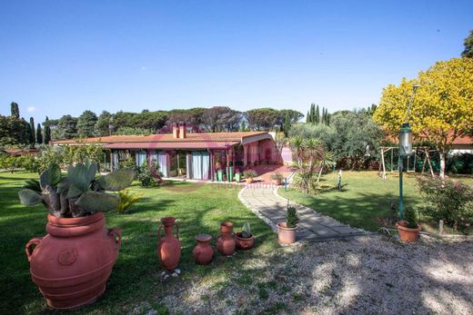 Villa in Latina, Provincia di Latina