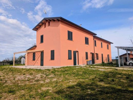 Villa a Castel San Pietro Terme, Bologna