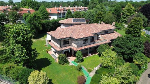 Villa in Barlassina, Provincia di Monza e della Brianza