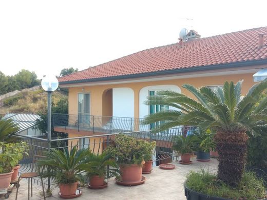 Villa a Vallecrosia, Imperia