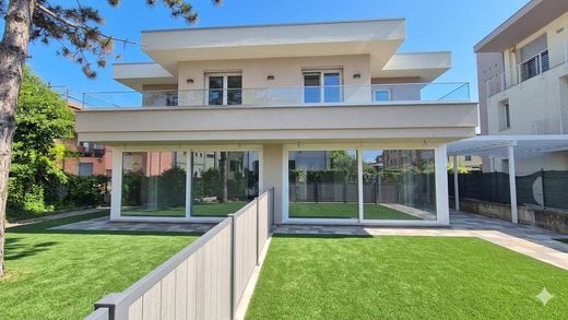 Villa in Peschiera del Garda, Provincia di Verona