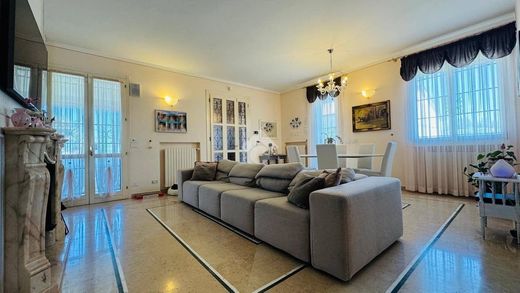 Villa in Castel Bolognese, Provincia di Ravenna