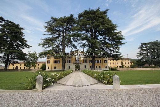 Apartment / Etagenwohnung in Sant'Ambrogio di Valpollicella, Provincia di Verona