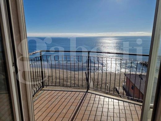 Penthouse Andora, Savona ilçesinde