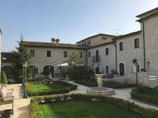 Villa in Lecce nei Marsi, Provincia dell' Aquila