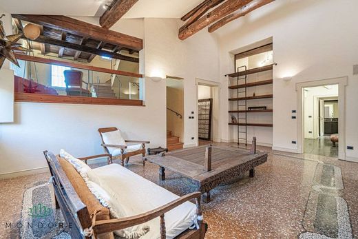 ﺷﻘﺔ ﻓﻲ بولونيا, Bologna