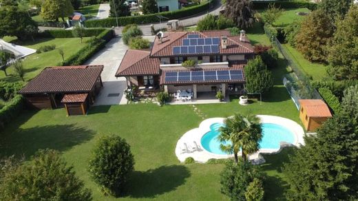Villa in Molteno, Provincia di Lecco
