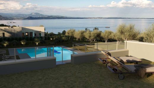 Villetta a Schiera a Manerba del Garda, Brescia