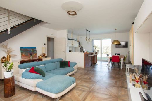 Villa in San Giuliano Milanese, Mailand