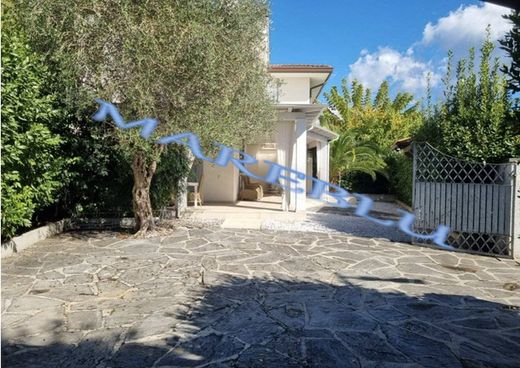 Villa a Forte dei Marmi, Lucca