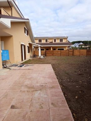 Villa in Ladispoli, Rom