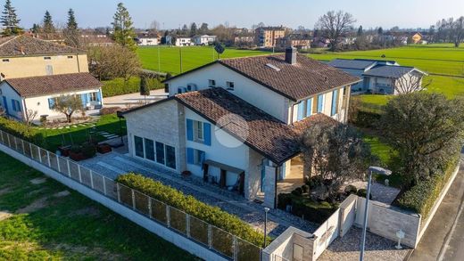 Appartement in Poviglio, Provincia di Reggio Emilia