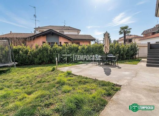 Villa en Garbagnate Milanese, Milán