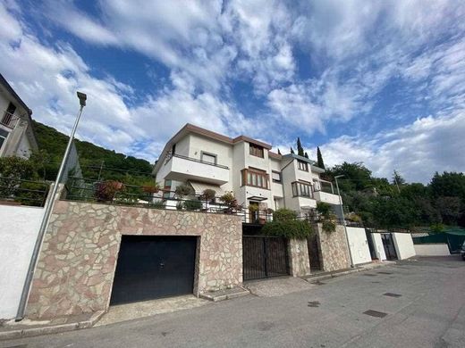 Casa adosada en Cava Dè Tirreni, Provincia di Salerno