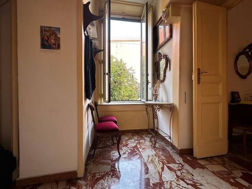 Appartamento a Napoli, Campania