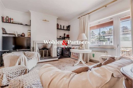 Penthouse Roma, Lazio bölgesinde