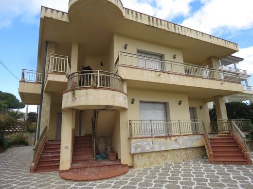 Apartment / Etagenwohnung in Menfi, Agrigent