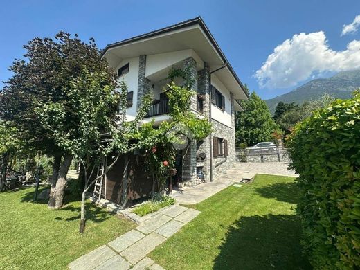 빌라 / Saint-Christophe, Valle d'Aosta